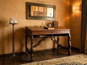 Scrittoio del 1700 con piano apribile