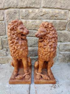 Bellissima coppia di Leoni in terracotta - H 73 cm