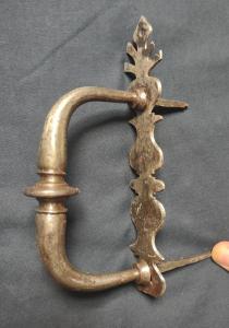 Maniglia di porta in ferro forgiato XVII secolo