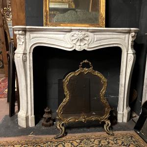 CHM919 - White Carrara marble fireplace, 19th century, measurements W 133 x H 107 x D 37 cm
