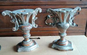 Antica coppia di candelieri portapalme - in legno argentato