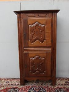 ARMADIO-CREDENZA STIPO DA DISPENSA IN NOCE A DUE PORTE EPOCA 700 FRANCIA cm L 100xP36xH205 larghezza con cornice cm 115