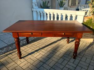 Mesa retangular fixa. 190c x 105p x 81a