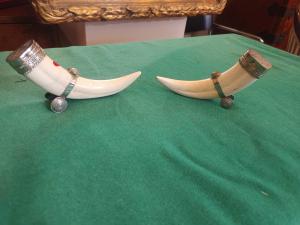 Coppia di saliere in dente di facocero