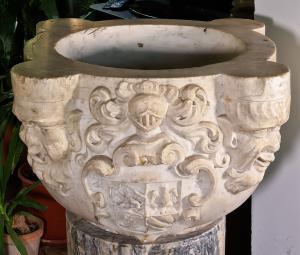 Large mortar in white Carrara marble.
