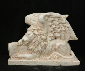 Leone di S. Marco, opera a tutto tondo - Marmo di Carrara - Venezia - 43 x 13 cm