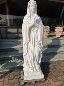 Statua raffigurante Madonna in marmo bianco H 165