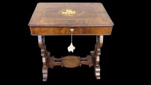 Walnut dressing table with inlaid top. Louis-Philippe period.