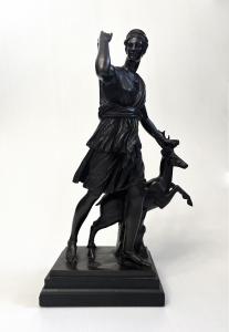 Diana die Jägerin mit Reh - 19. Jahrhundert - Bronze