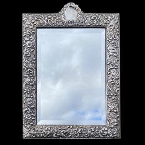 Silver mirror frame with floral and rocaille motifs and upper shield. 925 silver.