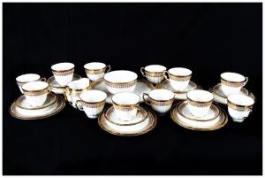 Serviço de chá em porcelana branca com detalhes em ouro puro