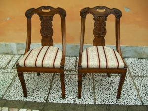 Paar lombardische Gondelsessel. 46 B x 88 H x 43 T.