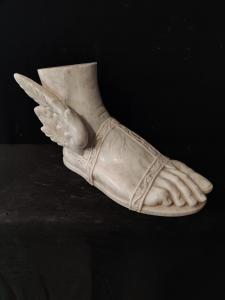 Eccezionale Piede di mercurio in marmo di Carrara - 46 x 20 cm