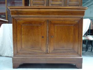 Credenza cappuccina a due porte in noce massello Luigi Filippo 1850 Francese