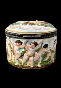 Boîte en porcelaine avec décor en « bas-relief historié ». Manufacture Ginori-Capodimonte. - Foto 5