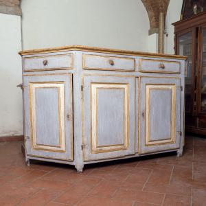 Bella credenza scantonata in abete