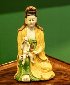 Guanyin with child in four-color decorated porcelain, China mid-19th century