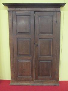 Nussbaum-Schrank