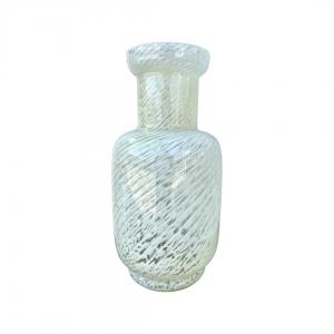 Vaso in vetro con motivi a spirale pettinati lattimo.Murano.