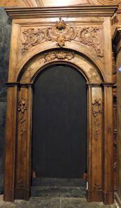 DARS555 - Portale in legno, epoca '700, mis. max cm L 205 x H 307