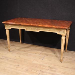 Mesa em laca e pintada em estilo Luís XVI do século XX