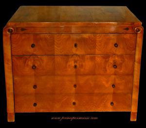 Vienna 1820-30. Interesting Viennese chest of drawers from the Biedermeier period