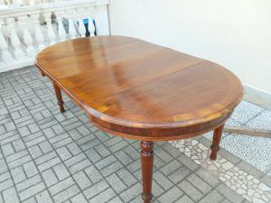 Antique extendable round table. 126x122 diameter 81.5 height 222x126 open