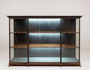 Vetrina espositore, in ferro e legno, Anni '80, Display cabinet, made of iron and wood, 1980s
