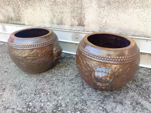Paire de vases avec masques