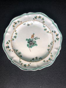 Majolica plate with floral decoration and festoons. Cerreto Sannita.