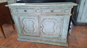 Credenza in noce dipinta