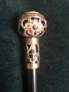 Abendstock mit Knauf aus Messing und Porzellan von Sèvres mit gemalter weiblicher Figur.