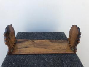 Fermalibri richiudibile in legno intarsiato con scena di contadino e floreale.Sorrento.
