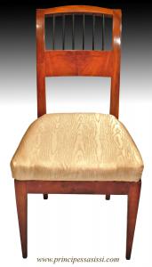 Vienna 1815-20. Rara ed elegante sedia della prima fase del periodo biedermeier integra della cerchia di J. Danhauser.