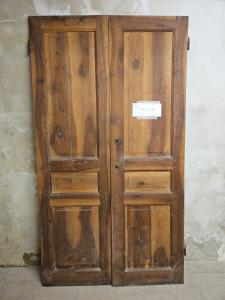 Coppia di ante in noce per armadio a muro - 1800