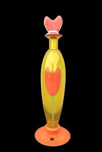 Bottiglia in vetro con inclusione di un tulipano a murrina.Carlo Moretti.Murano.