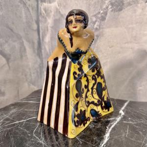 Estatueta em reverência – La Salamandra