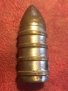 Scatolina portafiammiferi in bronzo a forma di ogiva.