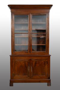Credenza antica provenzale a cappuccina doppio corpo in massello di noce. Francia XIX secolo.