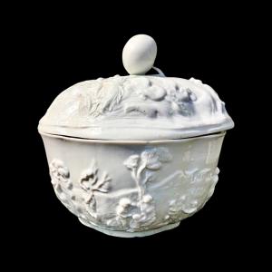 Porcelain sugar bowl, decorated with 'historiated bas-relief', Ginori Doccia Manufacture.
