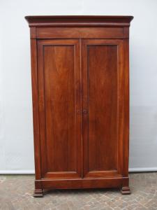 Small 19th-century walnut two-door wardrobe cm L114xP46xH211