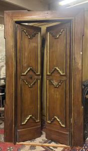 PTI573 - Porta in legno di castagno, con telaio, epoca primi '700, provenienza Italia centrale, misure luce cm L 85 x H 198