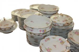 Serviço de mesa em porcelana decorada do início de 1900 com 114 peças