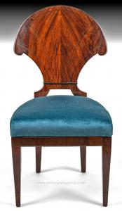 Cerchia dei designers vicini a  Joseph Danhauser o lui stesso. Vienna 1810-15 c.a. Mirabile sedia dal design "senza tempo" in condizioni di pratica integrità.