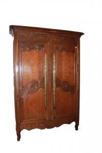 Late 1700s French Provençal wardrobe with 2 richly carved oak wood doors.