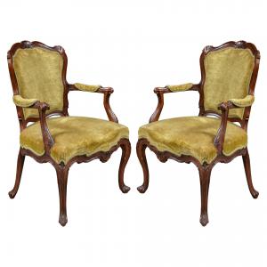 Pair of Venetian walnut carved armchairs. Venice, mid-18th century.