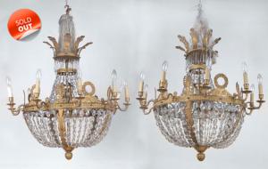 Paar Lüster aus vergoldeter Bronze und Kristall, gemeißelt mit Pflanzen- und klassischen Motiven aus der Kaiserzeit.