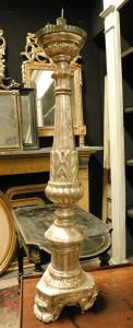 LAMP232 - Candelabro prateado, século XVIII, mede cm L 18 x A 75 x P 18