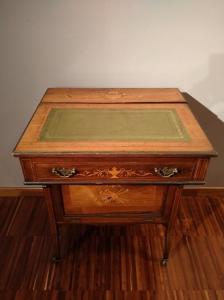 Davenport inglese stile Vittoriano del 1800 in palissandro con intarsi floreali