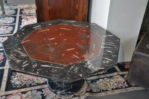 Tavolino in marmo ottagonale 